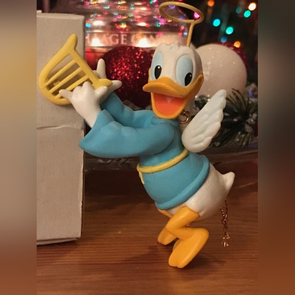 Disney Christmas Magic collectable ornament(Donald)
